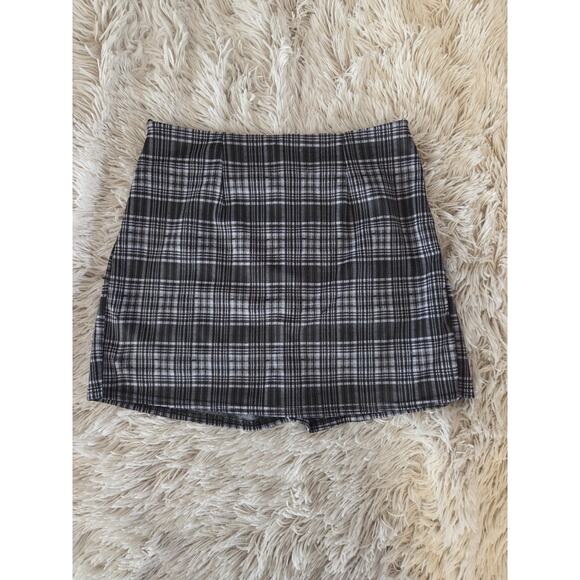 Lemite Womens Skort In Black And Grey Plaid, 90s/ Y2k Size Med stretch waist. - Picture 1 of 4